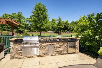 Outdoor Grill | The Everly Apartments